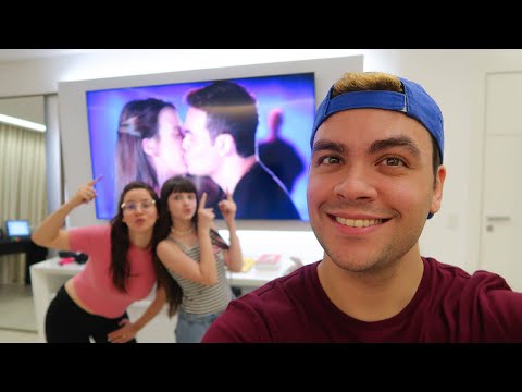 LUCCAS E JESSI REAGINDO AO BEIJO DELES NO FILME ACAMPAMENTO DE FÉRIAS 3