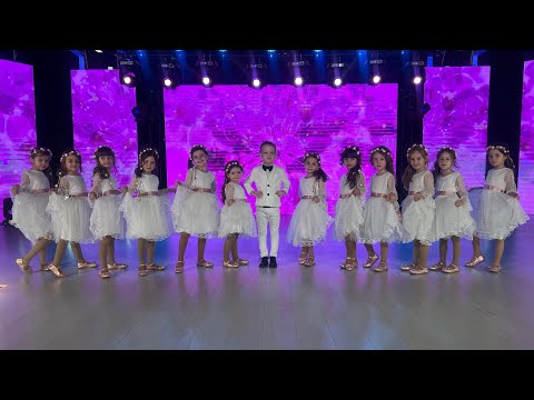 Little stars - Cine oare