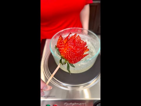 Strawberry candy roses are the perfect gift 🌹