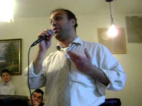 אפי טורצקי מברך את האדמור מסאסוב בקולו של הרב לאו