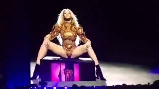 Beyoncé dancing  &quot;Itty Bitty Piggy&quot; by Nicki Minaj  At Formation World Tour