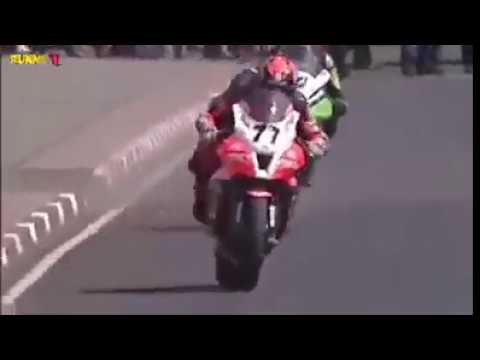 DANGEROUS & SHOCKING MOMENTS MOTORCYCLE CRASHES 2017