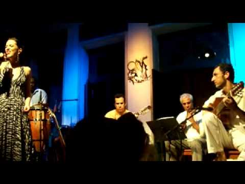 Trio Madeira Brasil e Roberta Sá