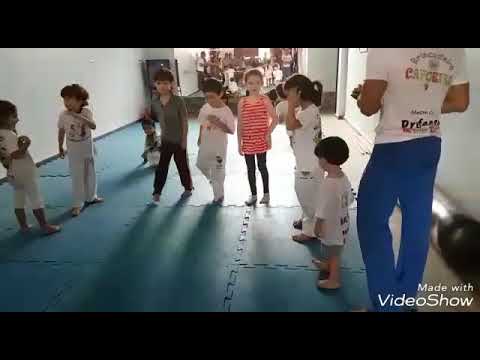 Duas Primeiras Brincadeiras, Peixinho sai da lagoa e chamada do Berimbau.