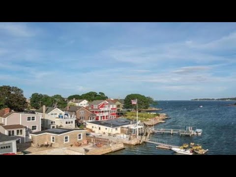 38 Bay View, Salem, MA Presented by Lin Cappuccio.