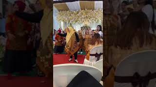 Download lagu mawar bodas, acara wedding ibu ibu joged lucu mp3