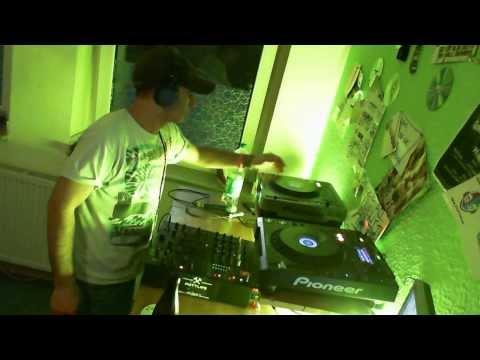 Powerstompin into 2014! #Trending #DJ #UkHardcore #edm #Boulderstrong #Germany #U.S.A.