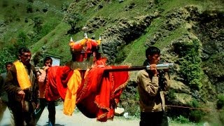 Pilgrims trekking to Yamunotri Temple 