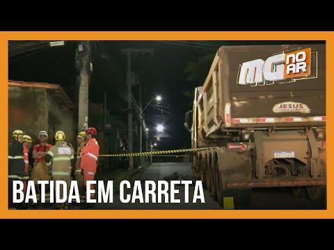 Motociclista morre ao bater contra carreta em BH