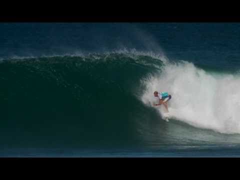 Best Heat of the Day Mick vs Dusty - 2010 Billabong Pipe Masters