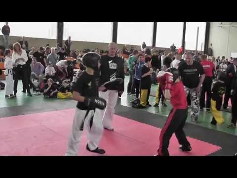 2013-05-18 DM des WFMC Niklas Baumann Sieg im Halbfinale LK -12J -45Kg - Sugambrer Fightclub