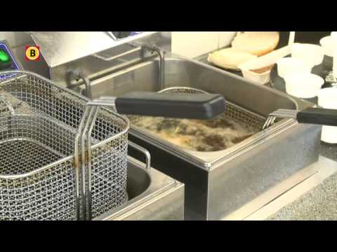 Dorp in rep en roer en staat een voetbalfusie voor de deur