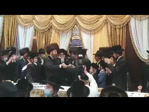 Sadigura Rebbe of Yerushalayim dancing by his sons bar mitzvah