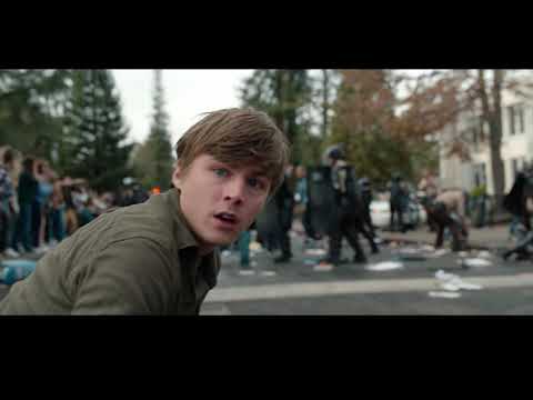 Alex tries to save charlie from the explosion | 13 reasons why 4