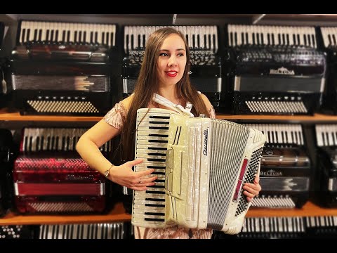 5870 - Ivory Crucianelli Mod.B1 Piano Accordion LM 41 120 $699