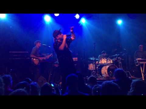 Volodia feat Naâman: Captain