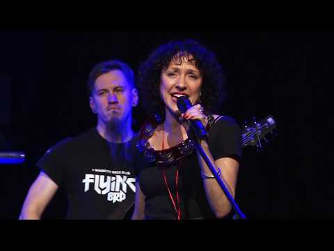 Flying Bra un Karīna Tatarinova - Meitenes vēl pasakām tic (BILDES 2017)