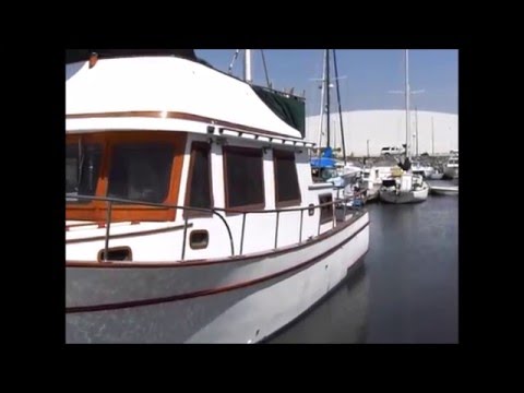 1976 32' CHB Trawler with Bow Thruster!