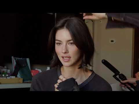 Backstage with Gracie Abrams | Hourglass Cosmetics