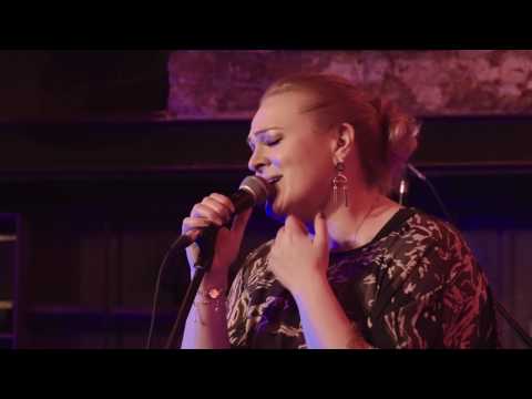 DARIA HODNIK & BAND "Pristajem na sve"  Live in Peper