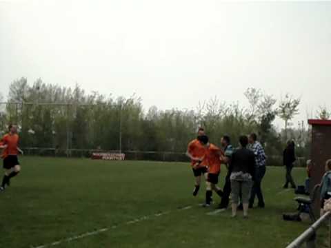 Silvester maakt de 2-2 tegen Nieuw Borgvliet