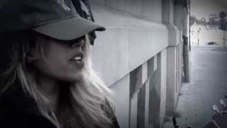 SA'RA CHARISMATA -- GOLD DIGGA (ACOUSTIC STREET PERFORMANCE))