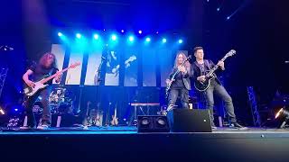 Download lagu Don't Believe A Word by The Classic Rock Show 2022 - Live @Portsmouth Guildhall mp3