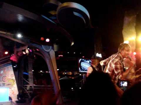 This Boat's Rockin' / Suite Life On Deck Theme Song - Steve Rushton - Live @ Disneyland; 7/29/09