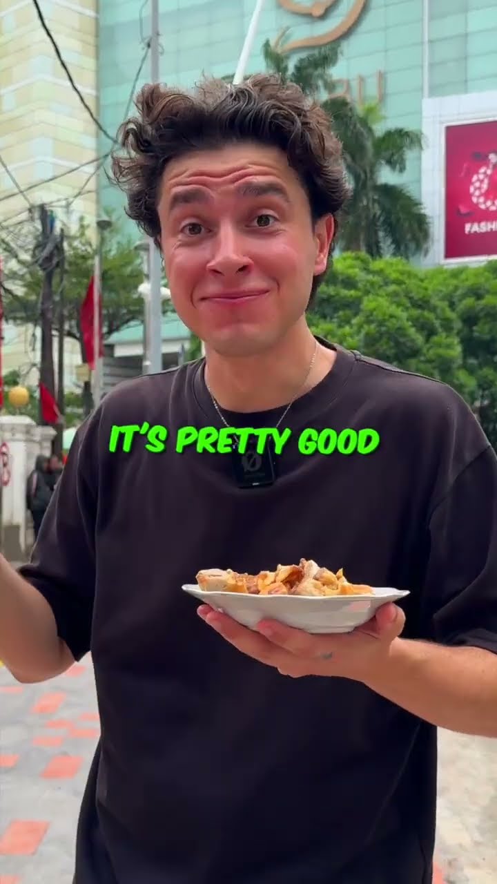 Mencicipi street food Indonesia itu seru, sampai-sampai bikin kekenyangan! 😂 Yuk, coba kuliner kaki lima yang menggoda...