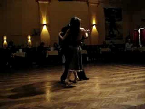  El Pibe Avellaneda  and  Luna Palacios  are  dancing  to  a  tango