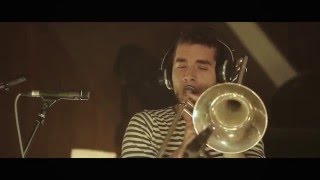 No Ar: WE TRUST - We Are The Ones