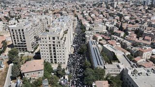 מסע הלוויה של הגאון ר' חכם שלום כהן זצ”ל | Full Video - Thousands at Funeral Of R' Shalom Cohen Zt’l