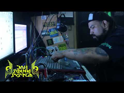 Rootsman selecta mixing Robert Lee "dubplate"