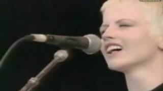 Download lagu The Cranberries - I Can't Be With You (Live At Fleath Festival 1994) mp3 Download lagu The Cranberries - I Can't Be With You (Live At Fleath Festival 1994) mp3