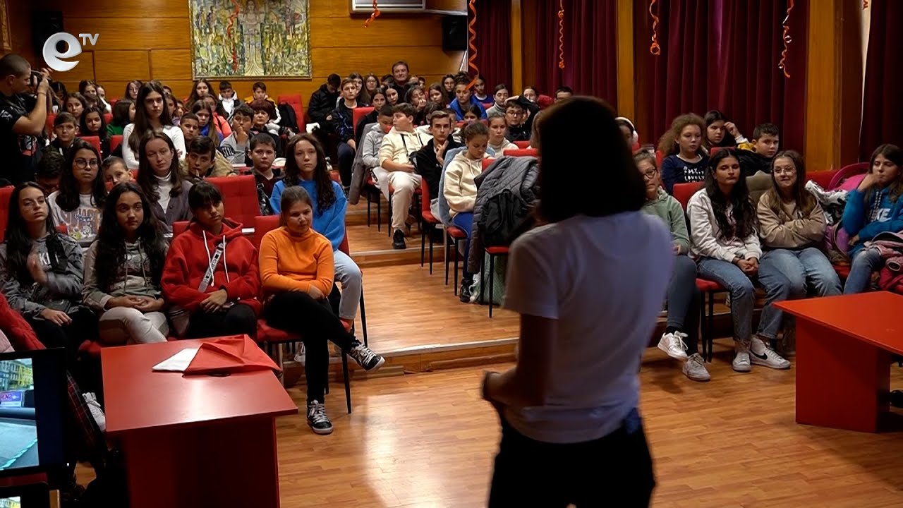 Ученици и учители с кампания „Не на насилието над жени!“