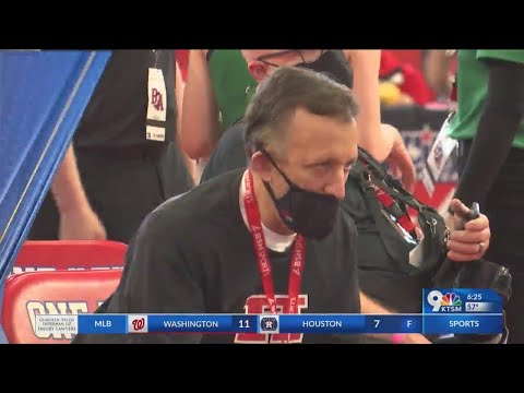 Hanks wrestling coach Anthony Carter retires