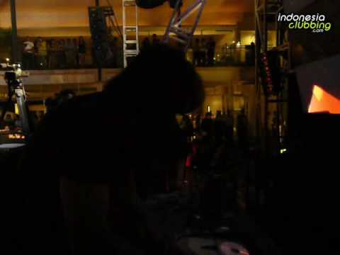 Paul Oakenfold (UK) in Jakarta - Set Opening Cue