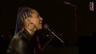 Alicia Keys - She Don´t Really Care Live