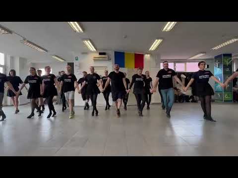 Dansatorii Ansamblului Folcloric ,,Doina Bascovului" - Repetitie