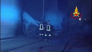 incendio-a-sperone-il-grande-lavoro-dei-vigili-del-fuoco