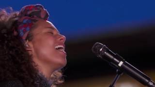 If I Ain&#39;t Got You /  Gravity - Alicia Keys ft. John Mayer  (New York Time Square)