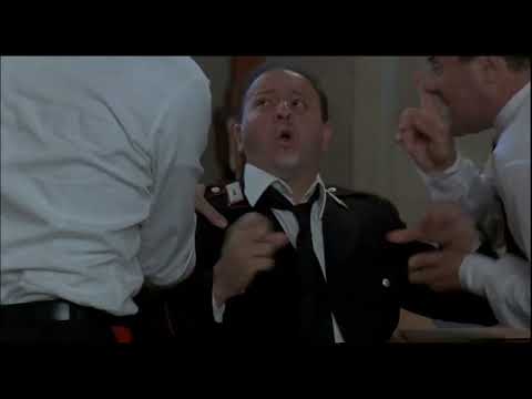 COCOCOCO... INDIMENTICABILE SCENA DA "I DUE CARABINIERI" 1984