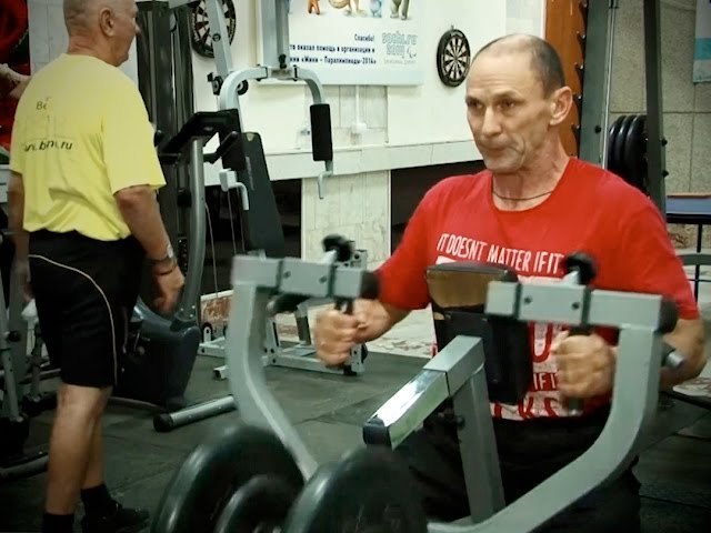 Выиграл золото у тяжелоатлетов