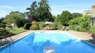 preview picture of video 'Holiday cottage in suffolk dog friendly with pool | Lodge Cottage,Hacheston,Suffolk'