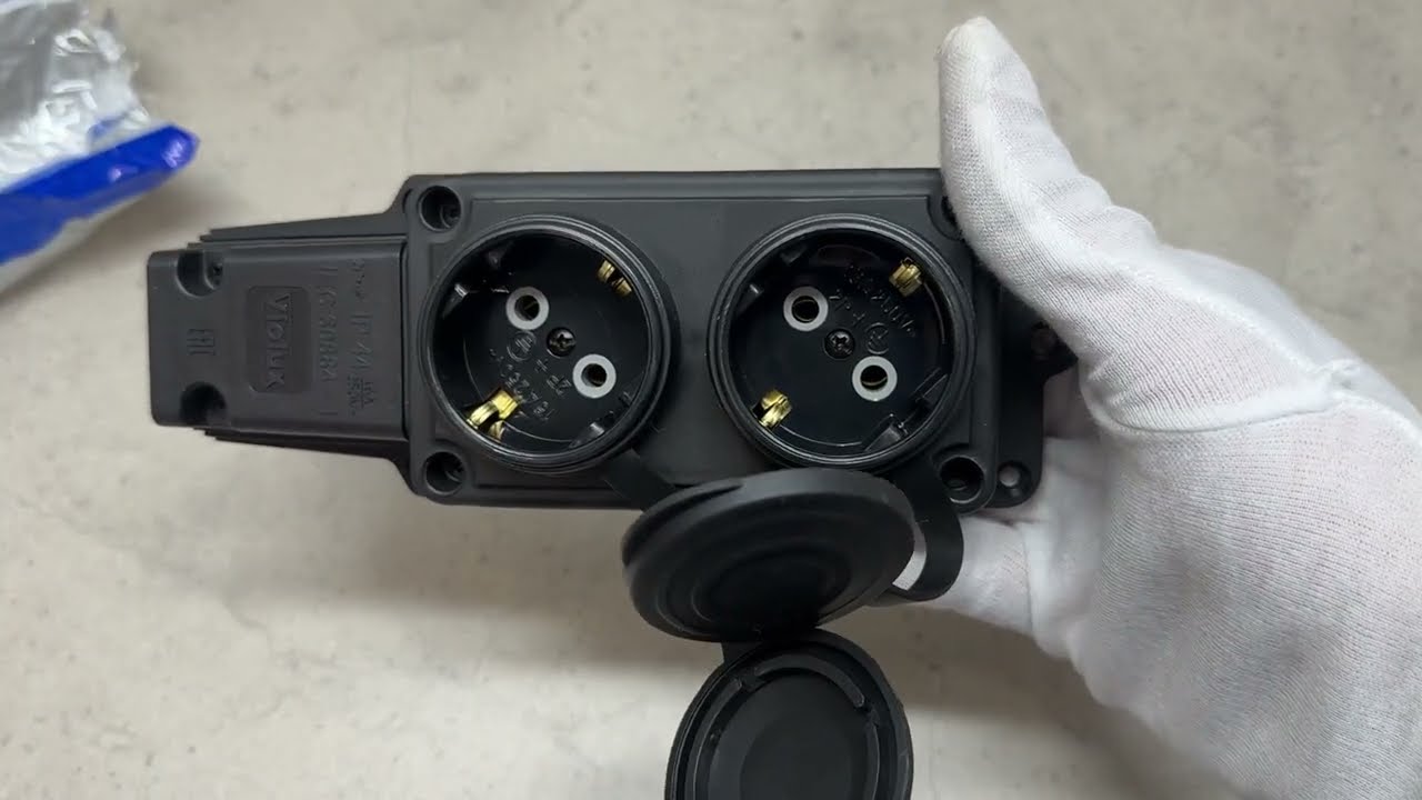 Колодка Violux каучук настінна 2-на з заземленням з кришкою IP44 930650