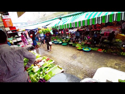 Cambodian Maket In The Rain - People And Foods In The Rain In Phnom Penh Maket