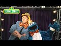 Juanpa Zurita Cookie Monster Sing Putting On A Show Sesame Street Elmo S Mindfulness Spectacular