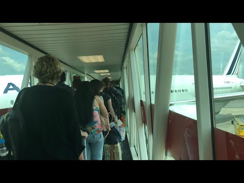 YouTube thumbnail for Air France Boeing 777-200 / 200ER