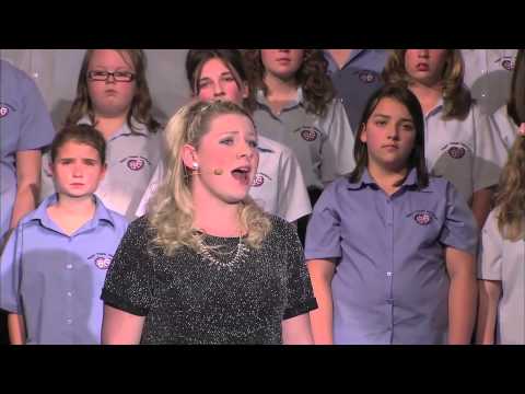 Angharad Lewis a Côr Ysgol Theatr Maldwyn - Yn Cau Amdanaf i