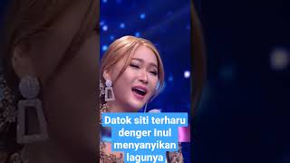 Download lagu Datok Siti terharu mendengarkan lagunya di nyanyikan Inul #sitinurhaliza #shorts #shortvideo mp3
